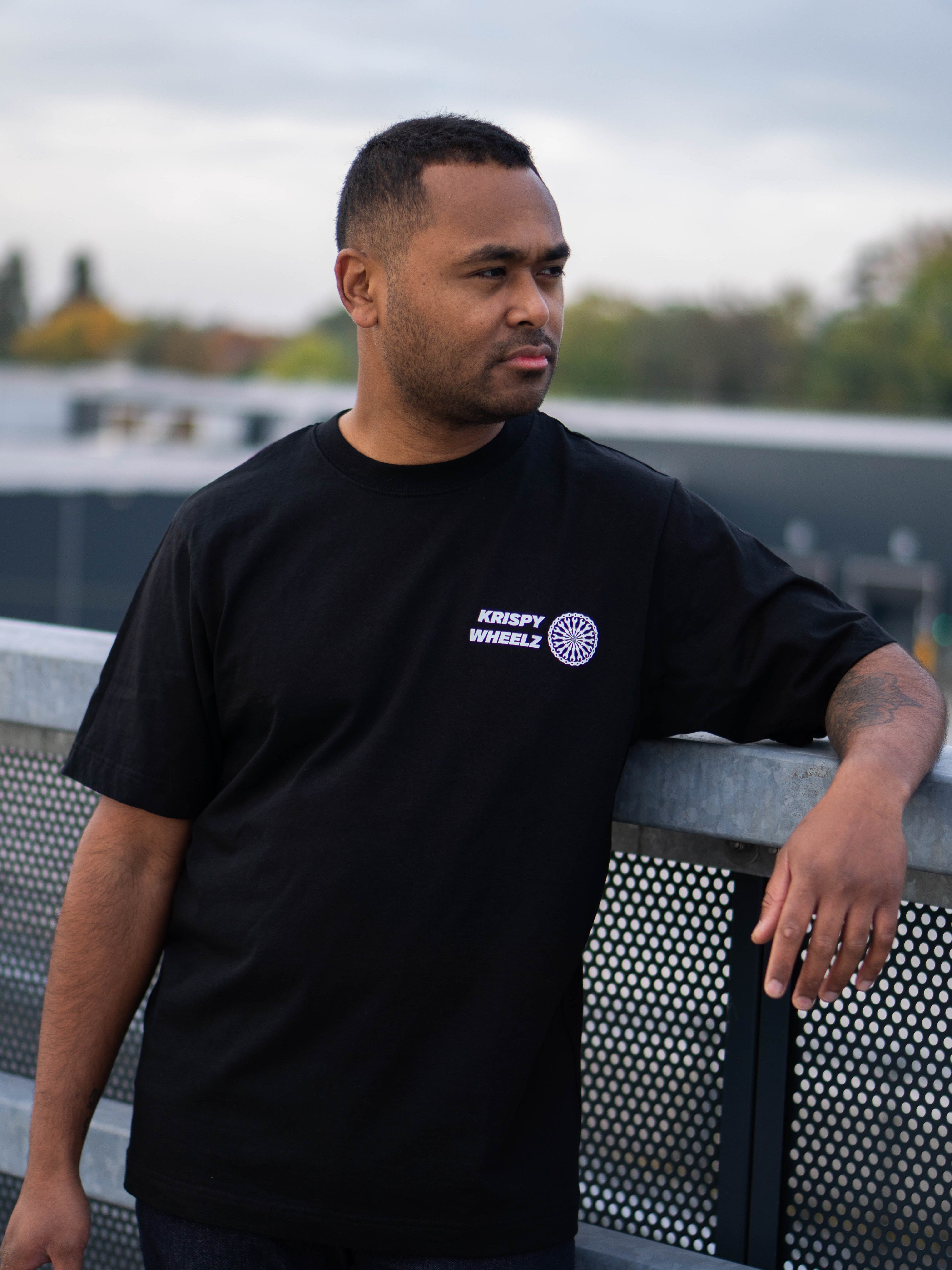 Tee 正規品 black KRWZ Essential Tee - Relaxed Fit - Black – KRISPY WHEELZ