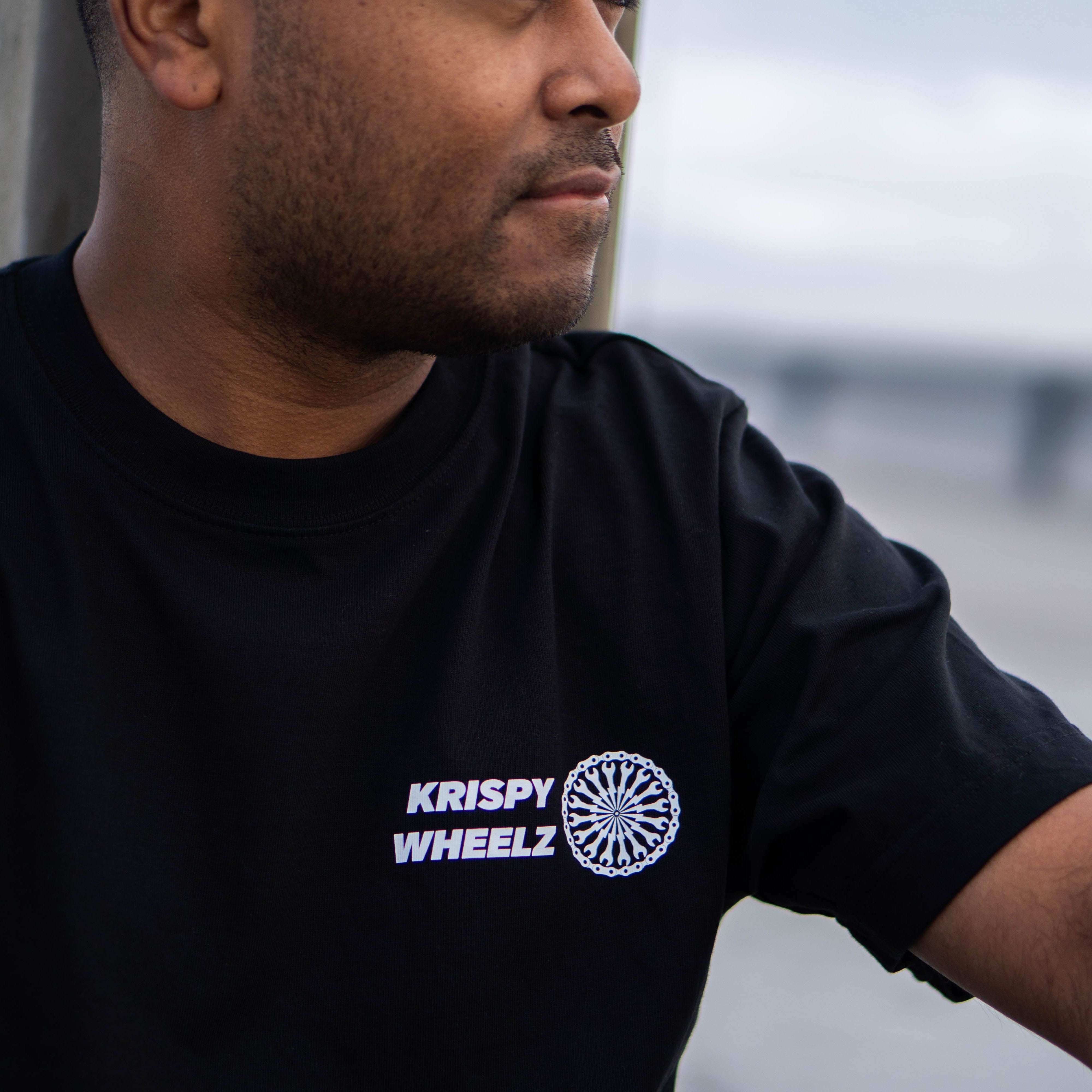 KRWZ Essential Tee - Relaxed Fit - Black – KRISPY WHEELZ